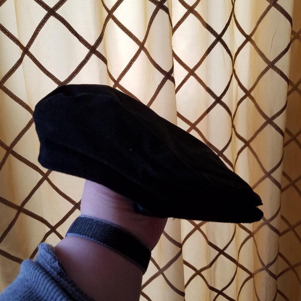 A. Adams & Spire Genuine Suede Newsboy hat in black Size L